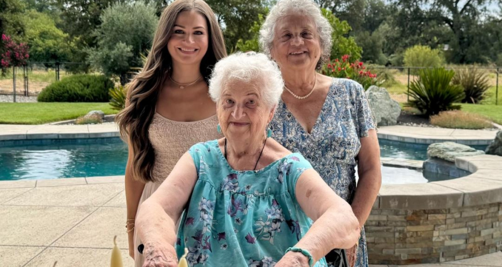 92-year-old woman leaves a voicemail for her best friend’s daughter. It’s one she’ll never delete. Lina Perez, china set, mothers, friendship, kindness