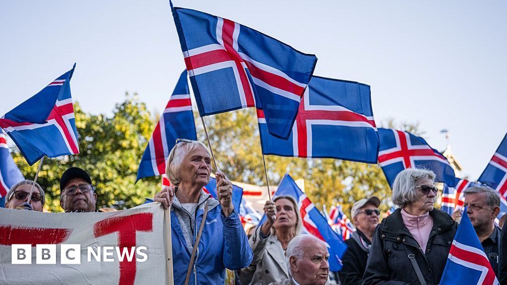 Close race as Iceland votes on whether to restart talks on joining EU Close race as Iceland votes on whether to restart talks on joining EU